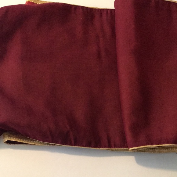 Table Runner 76 x 14 Gold and Red with tassels - Picture 6 of 9